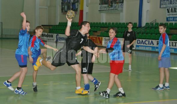 Echipa de handbal juniori IV a LPS Suceava s-a calificat la turneul semifinal în urma turneului din sala LPS