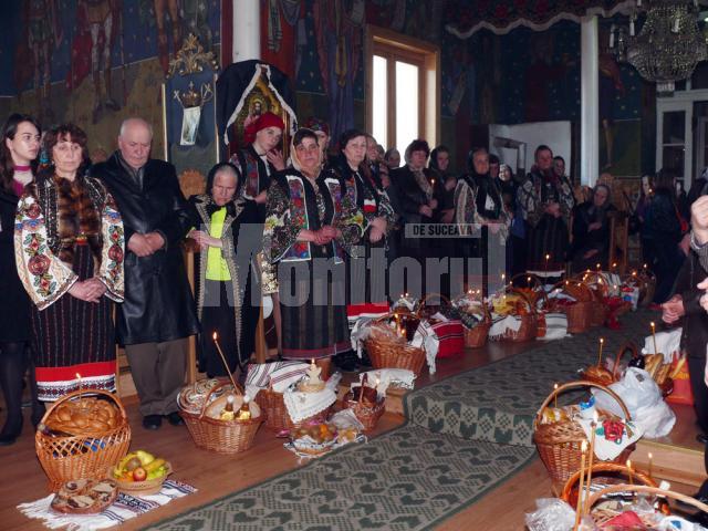 Momente din sărbătoarea „Joia Mare la Poiana Stampei”