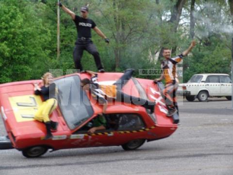 Cascadorii extreme, în parcarea Shopping City Suceava