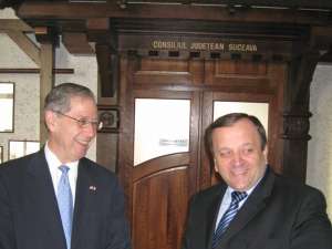 Ambasadorul SUA, Mark Gitenstein, s-a întâlnit cu preşedintele CJ Suceava, Gheorghe Flutur