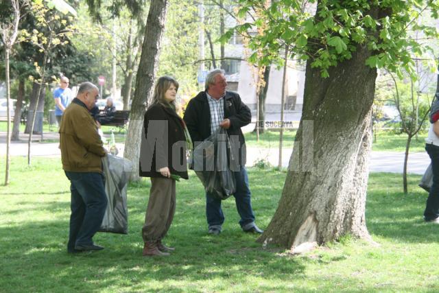 Liderii PSD Suceava au participat la ecologizarea parcului central