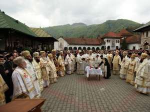 Noua Biserică a Mănăstirii Lainici a fost sfinţită