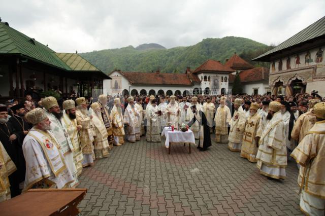 Noua Biserică a Mănăstirii Lainici a fost sfinţită