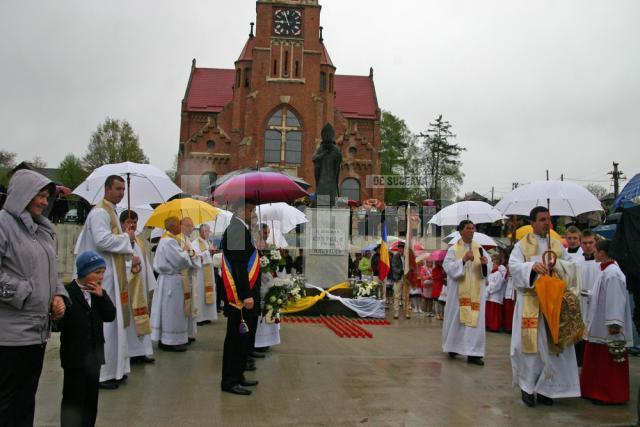 Câteva sute de credincioşi l-au omagiat pe Papa Ioan Paul al II-lea