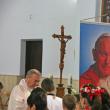 Câteva sute de credincioşi l-au omagiat pe Papa Ioan Paul al II-lea