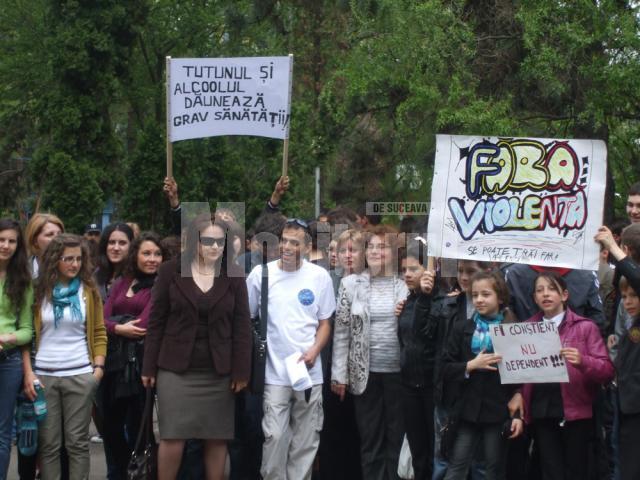 Marş antidrog, acţiuni de ecologizare şi lansări de carte, în Săptămâna Voluntariatului