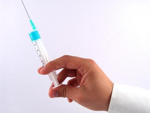 O injecţie cu ozon în coloană atenuează durerile de spate Foto: Mediafax
