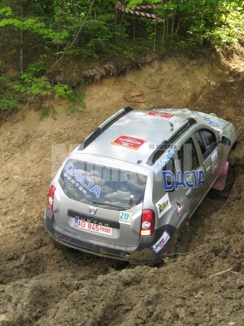 Dacia Duster, una din vedetele editiei Bucovina Offroad