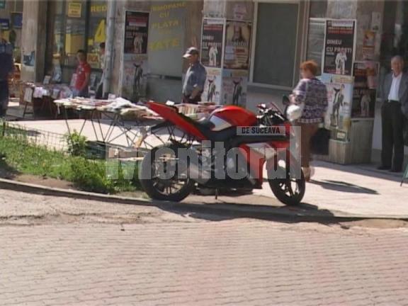 Motoscuterul a fost urmărit de la Bazar până aproape de piaţa agroalimentară din centrul Sucevei