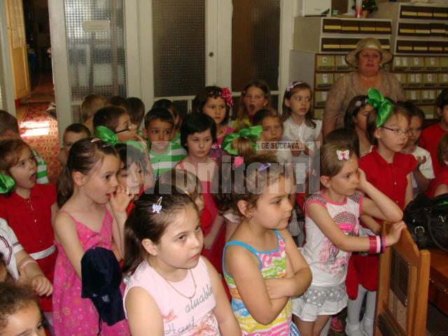 Copiii de la grădiniţele din Fălticeni au devenit autori de carte