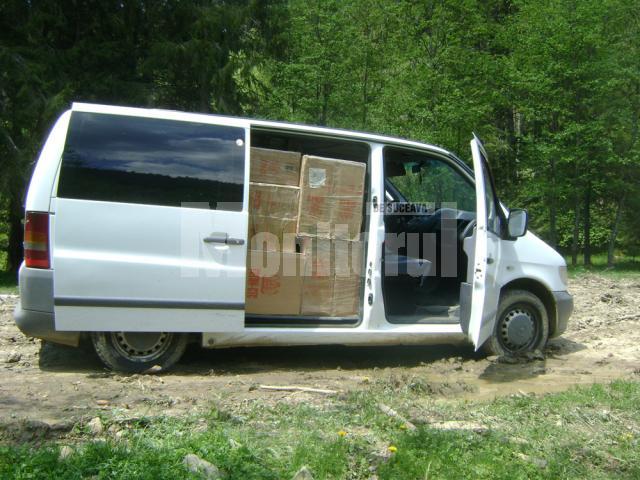În microbuz s-au descoperit 27.000 de pachete cu timbru de Republica Moldova
