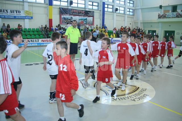 Echipa de minihandbal a LPS Suceava a reuşit să devină vicecampioană naţională, după un turneu final jucat pe teren propriu