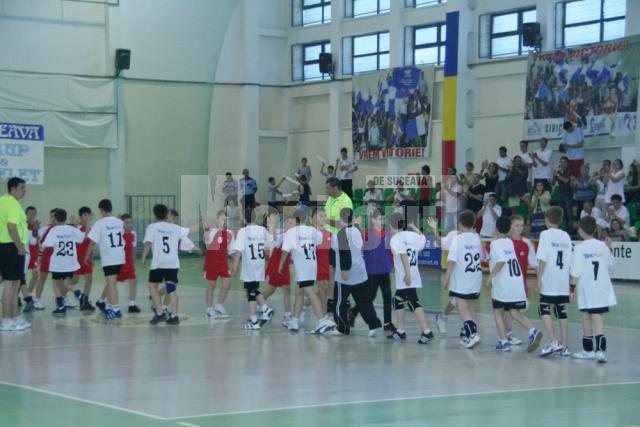 Echipa de minihandbal a LPS Suceava a reuşit să devină vicecampioană naţională, după un turneu final jucat pe teren propriu