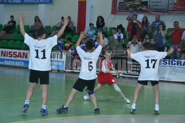 Echipa de minihandbal a LPS Suceava a reuşit să devină vicecampioană naţională, după un turneu final jucat pe teren propriu