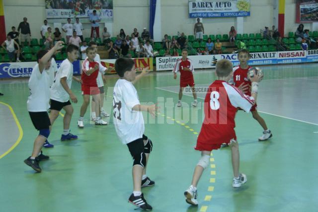 Echipa de minihandbal a LPS Suceava a reuşit să devină vicecampioană naţională, după un turneu final jucat pe teren propriu