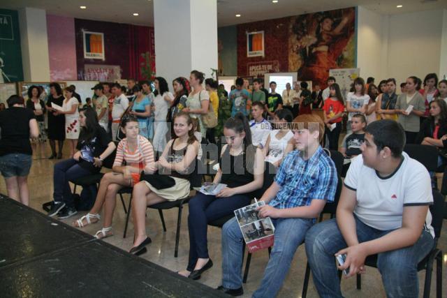 Târgul ofertelor educaţionale, eveniment la care şi-au făcut reclamă 15 unităţi de învăţământ liceal din judeţul Suceava