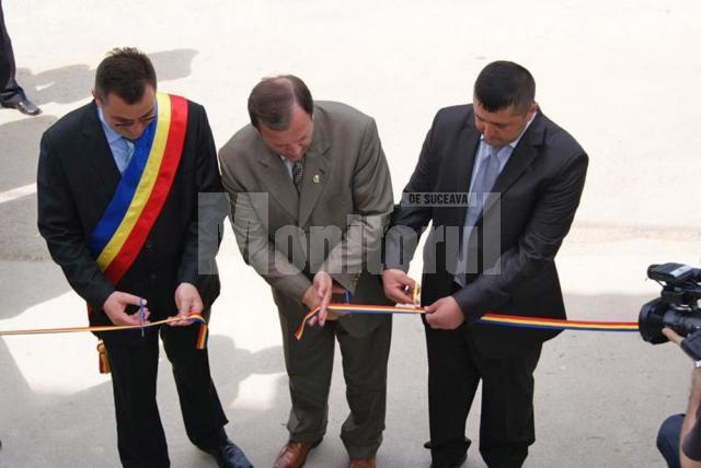 Tăierea panglicii inaugurale