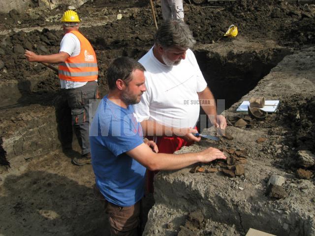 Arheologii Sorin Dejan şi Florin Hău