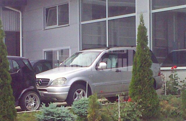 Proprietarul unui Mercedes îi acuză pe reprezentanţii Restaco că i-au sechestrat maşina