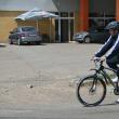 Gheorghe Flutur şi-a achiziţionat în cursul zilei de ieri o bicicletă, pe care a probat-o pe traseul de la Consiliul Judeţean şi până la ieşirea din Suceava spre Gura Humorului