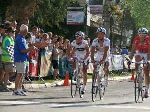 Participanţii la Turul Ciclist al României au ajuns la Suceava pe biciclete şi au plecat în maşini