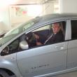 Primarul Ion Lungu în timpul unui test drive cu o maşină electrică