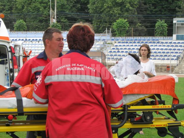 Daniel Şalgău, una din cele trei victime, pe punctul de a fi urcat in elicopter