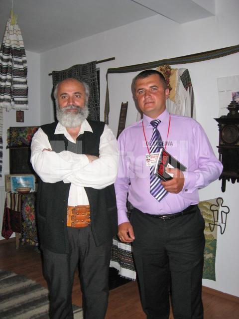 Meşterul Florin Cramariuc şi primarul Gheorghe Lesenciuc