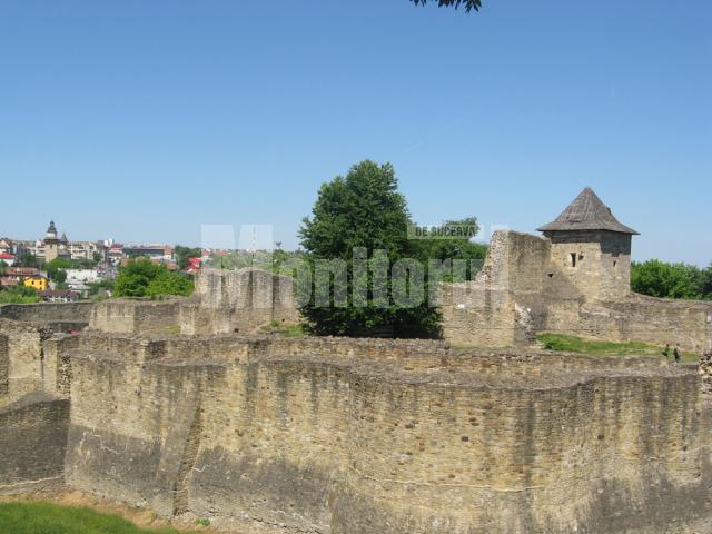 Cetatea de Scaun a Sucevei nu va fi închisă pe perioada restaurării