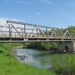 Un alt pod care s-a şubrezit de-a lungul anilor este cel de pe DN 29A, care traversează râul Siret în zona localităţii Zvoriştea
