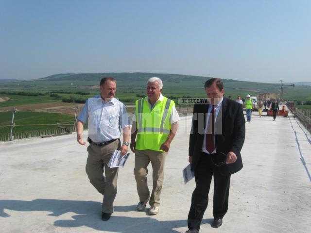 Gheorghe Flutur a inspectat lucrările de la podul de peste râul Suceava din localitatea Pătrăuţi