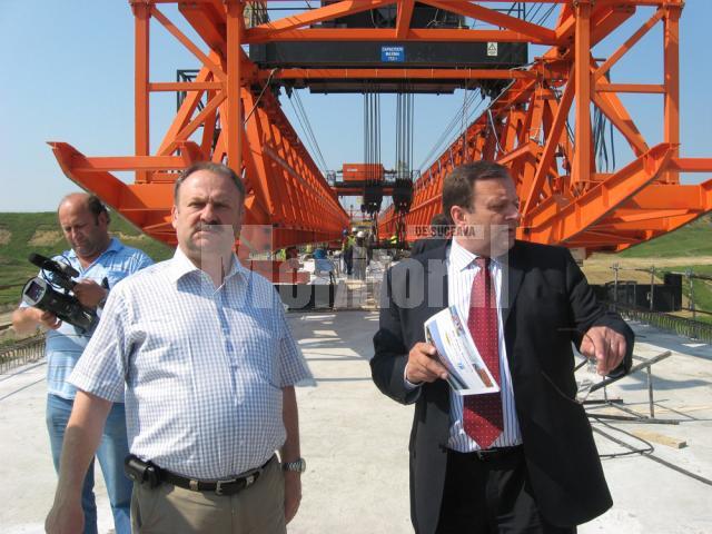 Gheorghe Flutur a inspectat lucrările de la podul de peste râul Suceava din localitatea Pătrăuţi