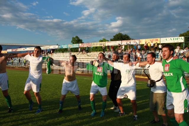 Bucuria promovării a fost imensă pentru jucătorii lui Sporting Suceava   foto Nicolae Cătălin Câmpan