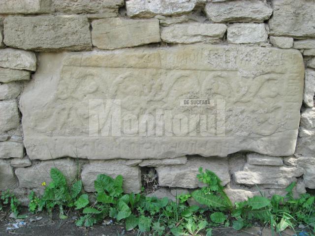 Piatră de mormânt cu inscripţie în armeana veche