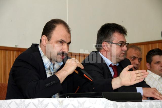 Prefectul Sorin Popescu s-a întâlnit ieri, la Sf. Ilie, cu peste o sută de proprietari de terenuri şi le-a promis că va discuta punctual fiecare situaţie