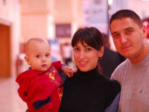 O familie fericită: Florin, Camelia şi Darius