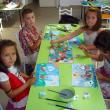 Copiii în atelierul de creaţie plastică