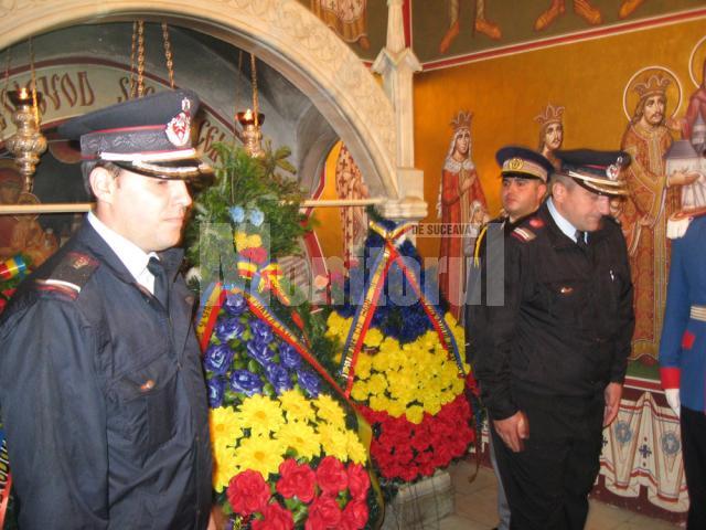 Reprezentanţii mai multor instituţii ale statului au depus coroane de flori la mormântul domnitorului Ştefan cel Mare
