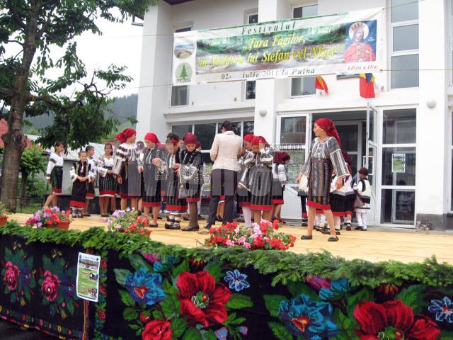 Spectacole organizate cu ocazia celei de-a treia ediţii a festivalului „Ţara Fagilor, în Moldova lui Ştefan cel Mare”