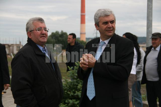 Primarul Ion Lungu şi directorul ACET, Ştefan Groza la inaugurarea staţiei de retenţie Mirăuţi