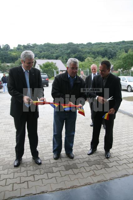 Ştefan Groza, Ion Lungu şi reprezentantul Pfeiffer, la tăierea panglicii inaugurale