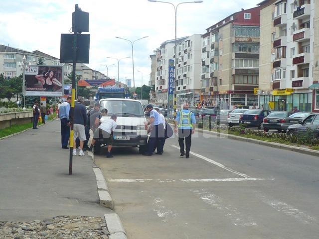 Un nou transport agabaritic a întâmpinat probleme miercuri, la traversarea municipiului Fălticeni