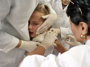A doua vaccinare împotriva rujeolei se realizează la vârsta de 7 ani, în clasa I. Foto: MEDIAFAX