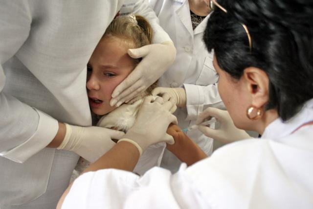 A doua vaccinare împotriva rujeolei se realizează la vârsta de 7 ani, în clasa I. Foto: MEDIAFAX