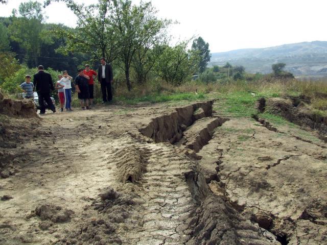 23.369 de hectare de teren din judeţul Suceava sunt afectate de alunecări de teren. Foto: evz.ro
