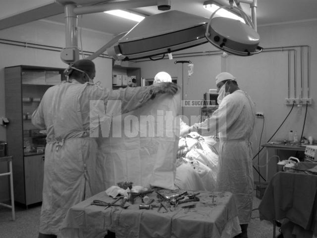 Intervenţie ortopedică în premieră, la Suceava, în Spitalul Judeţean