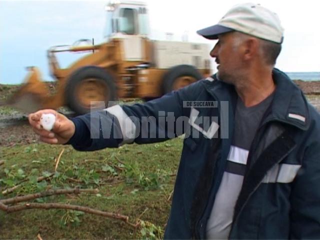 Bucată de gheaţă cât oul de găină