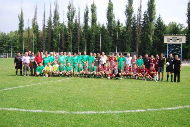 Fostele glorii s-au întâlnit pe stadionul Nada Florilor pentru un meci demonstrativ