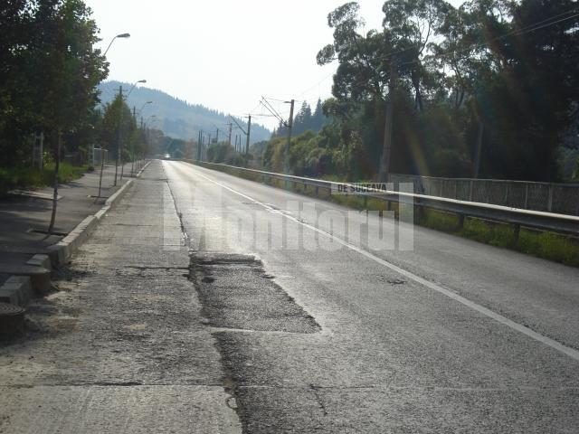 Gropi şi la intrarea în Roşu, după Vatra Dornei