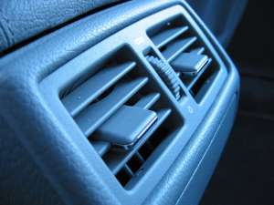 Între temperatura de afară şi cea din interiorul maşinii se recomandă o diferenţă de până la 5 grade. Foto: Denise C